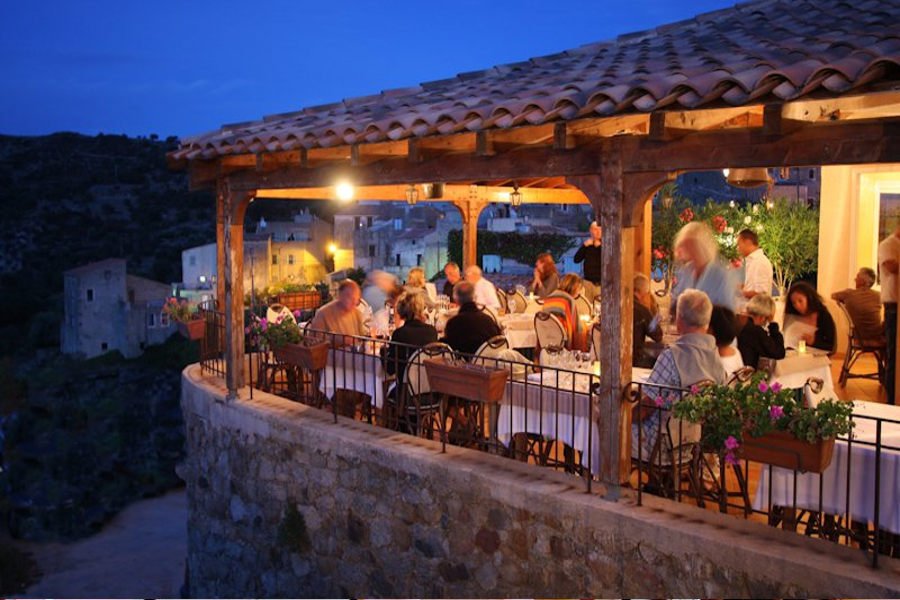 Chez Léon restaurant in Cateri