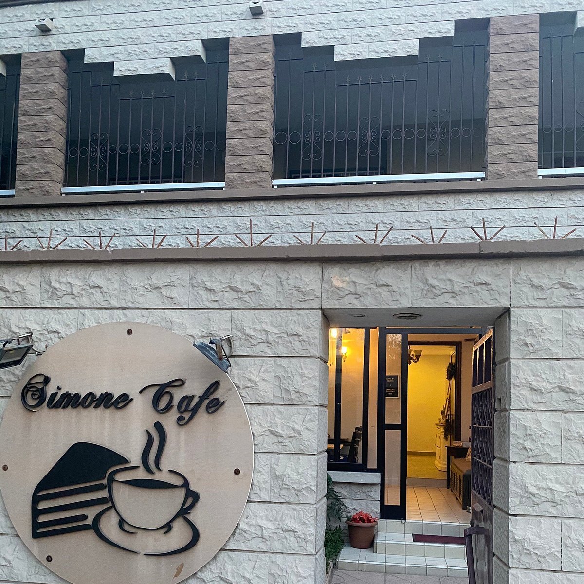 Simone Cafe restaurant in Dakar, Senegal