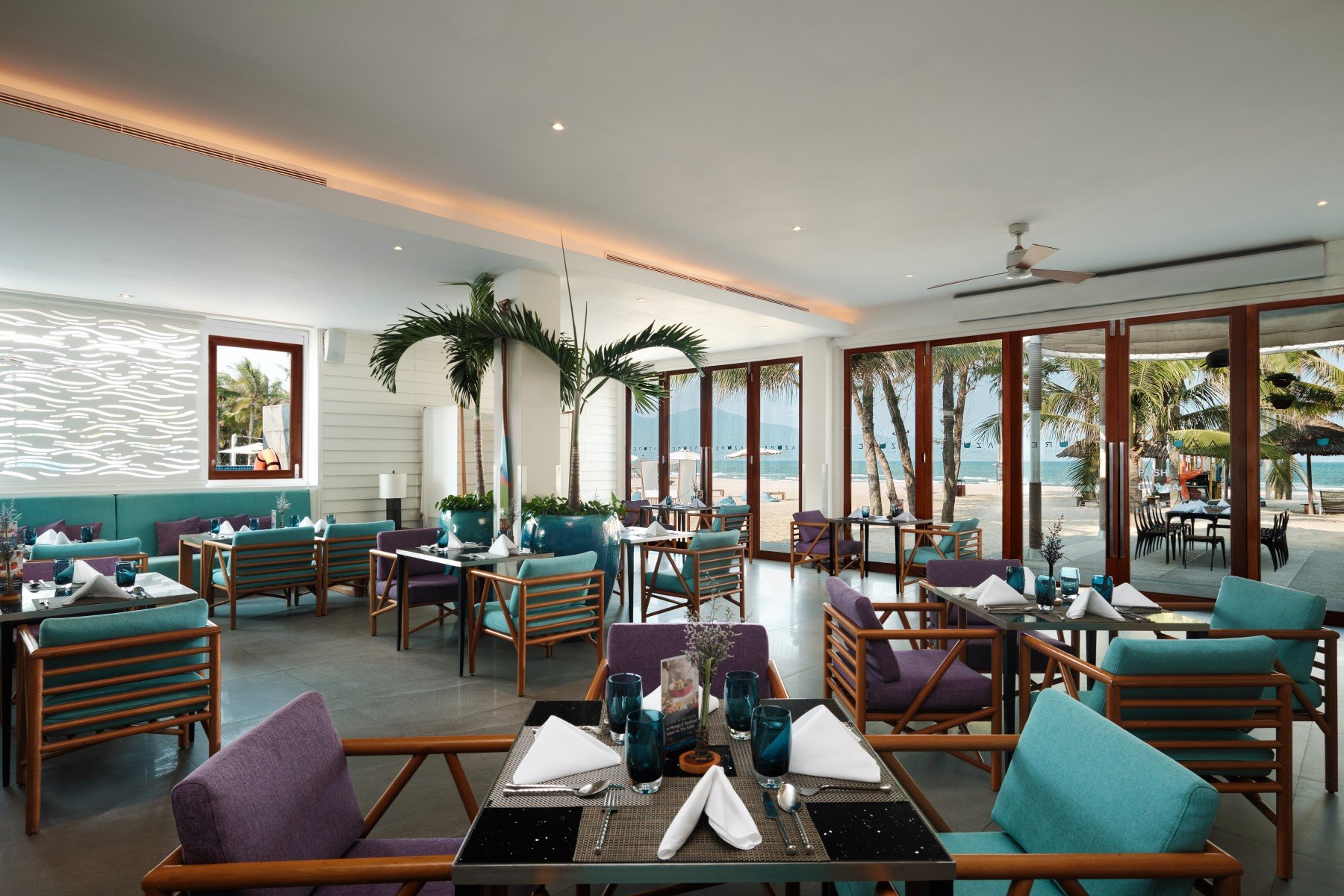 Azure Beach Lounge, Restaurant in Da Nang