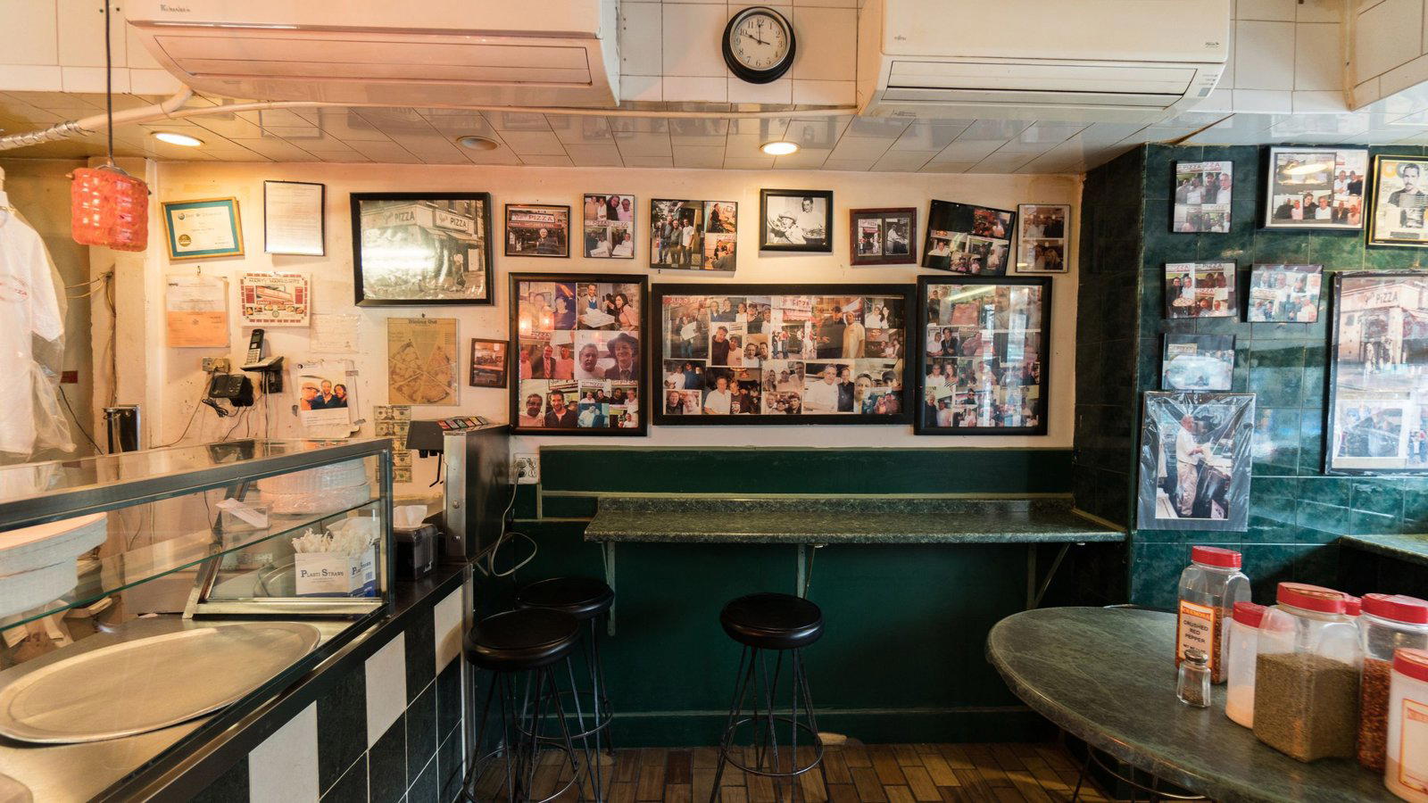 Joe’s Pizza restaurant in Manhattan, United States