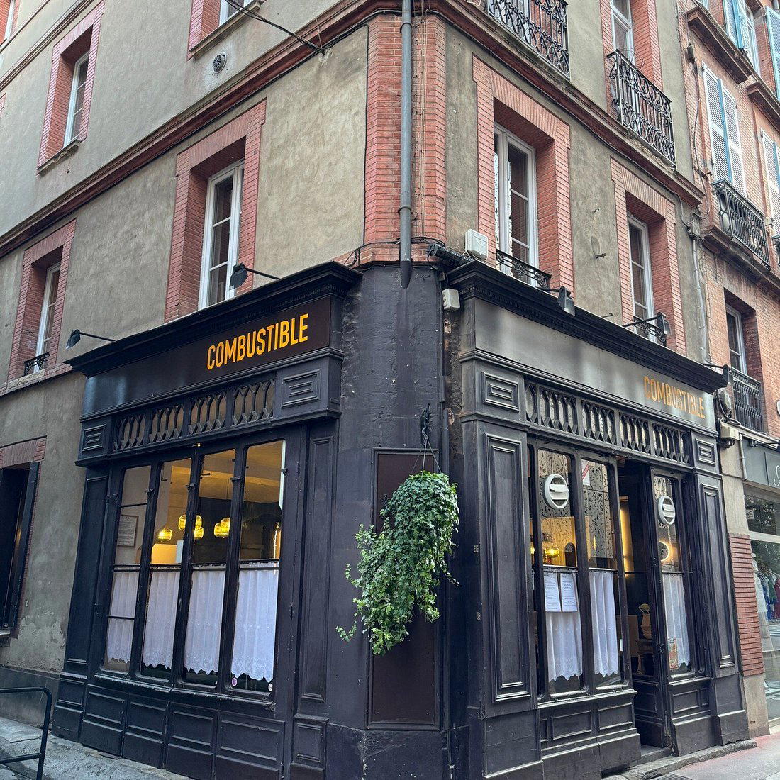Combustible restaurant in Toulouse, France