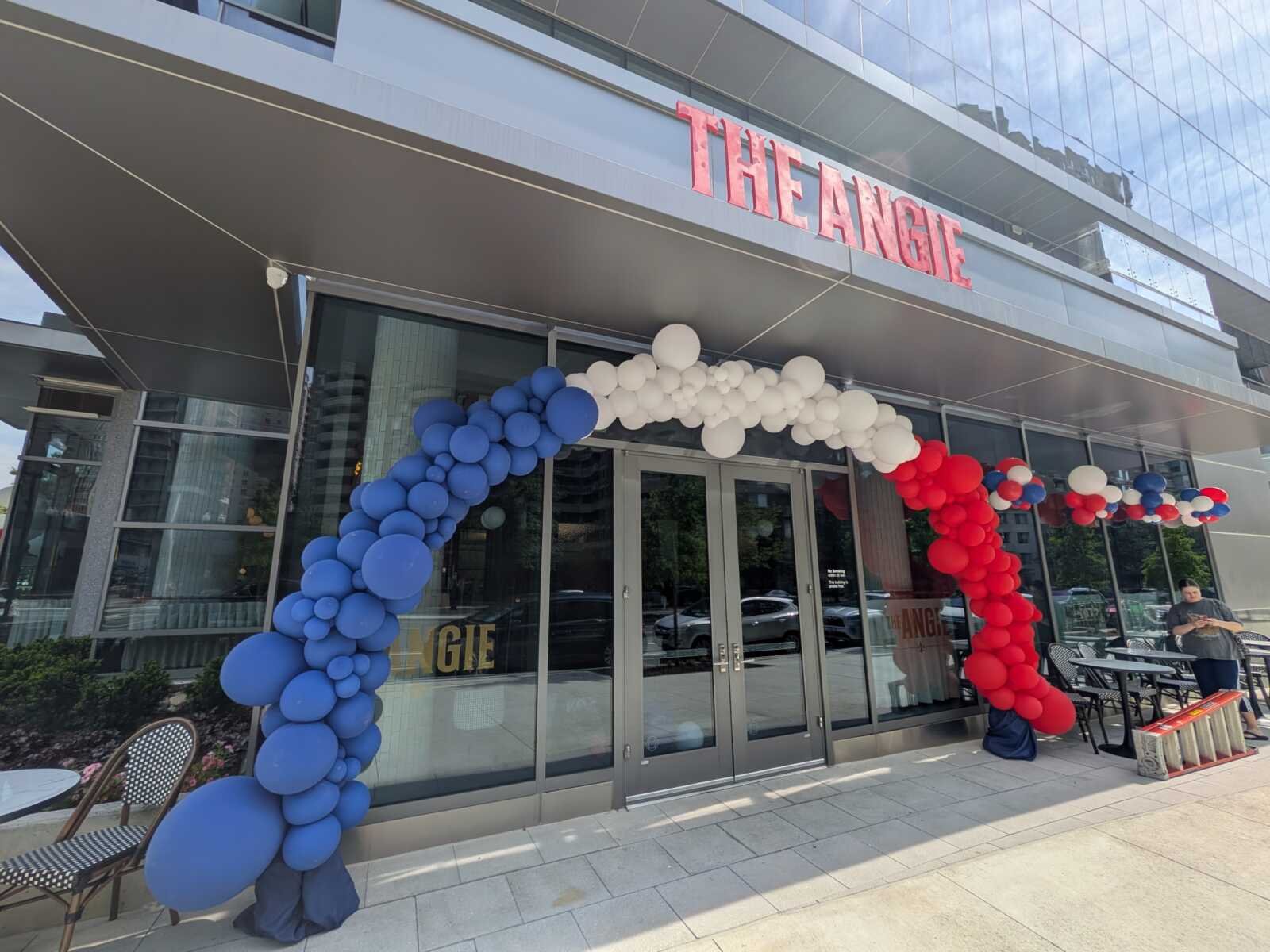 The Angie, Restaurant in Arlington