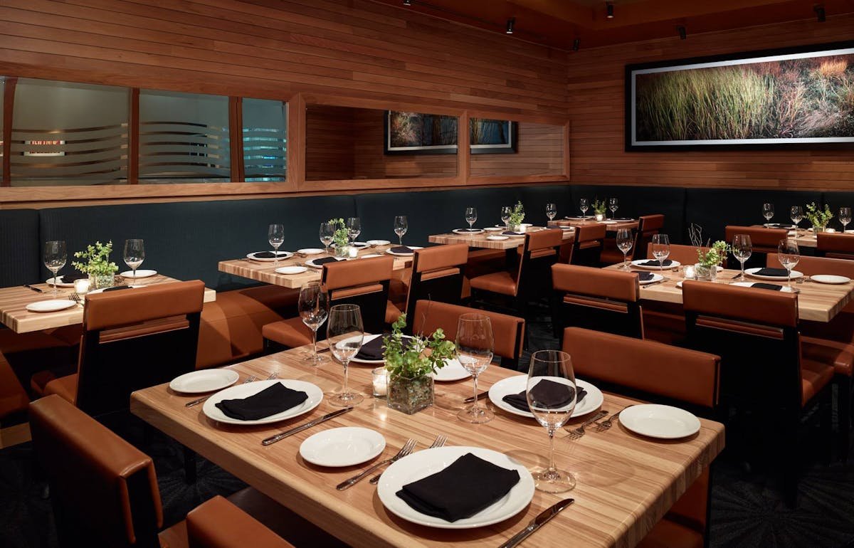 Devon Seafood & Steak restaurant in Oak Brook, United States