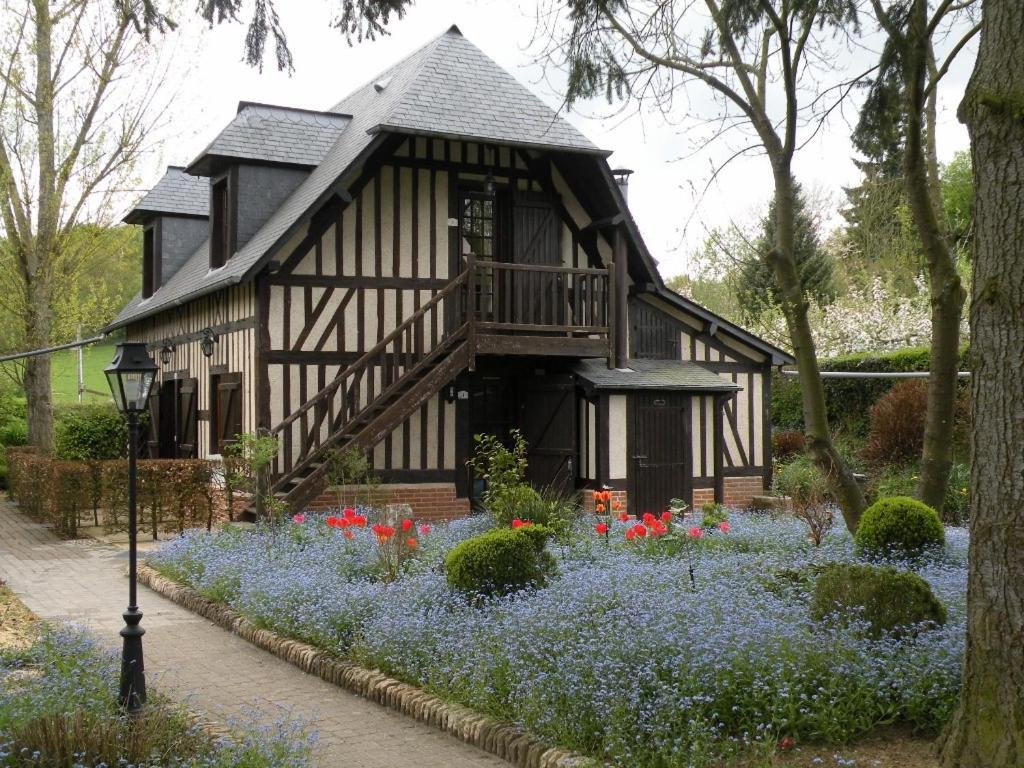 Auberge du Val au Cesne restaurant in Croix Mare, France