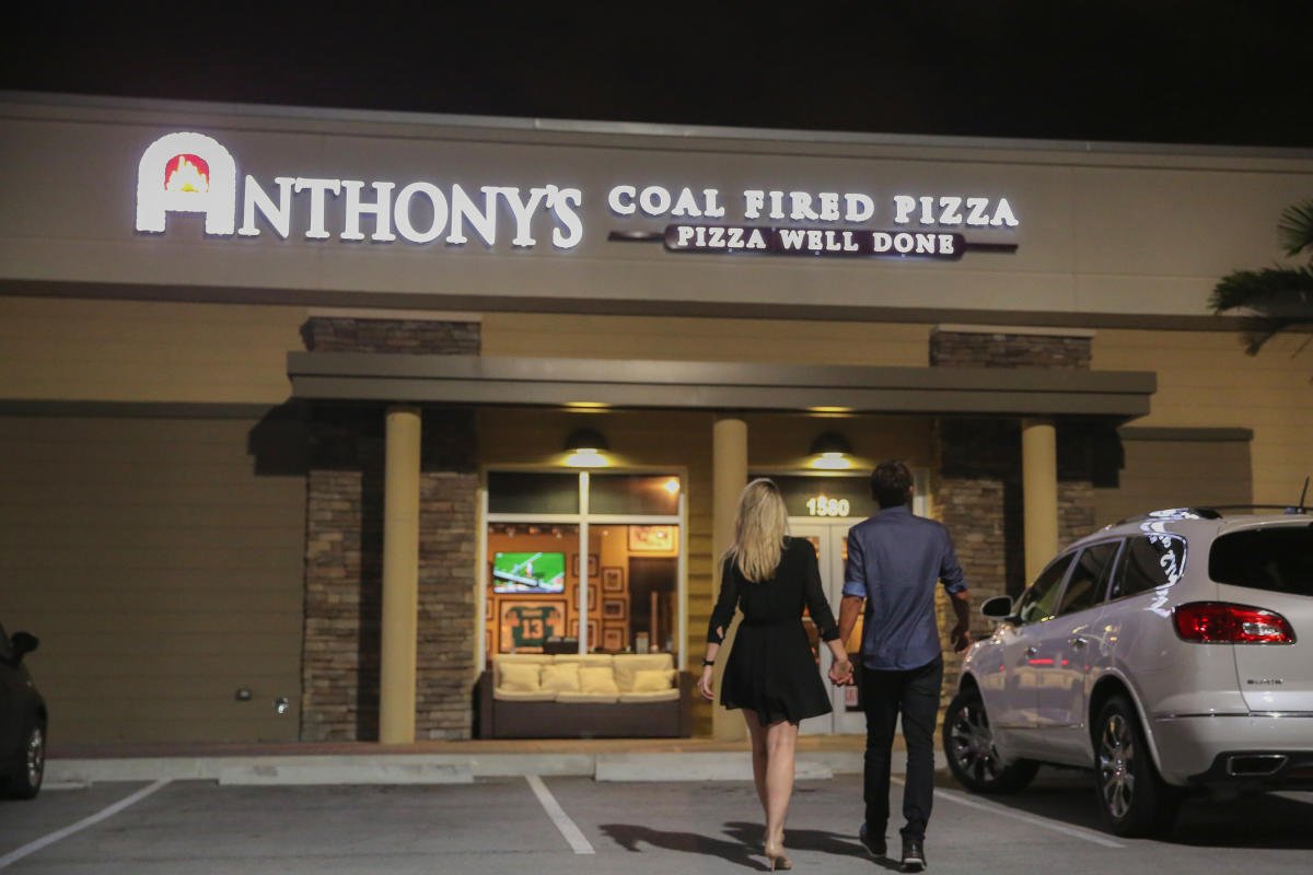 Anthony's Coal Fired Pizza restaurant in Fort. Lauderdale, United States