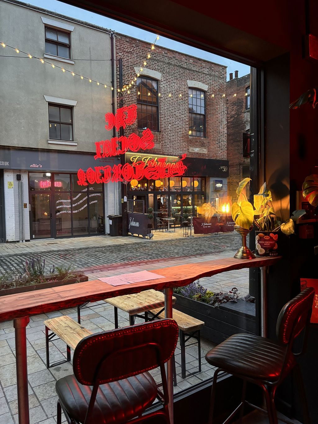 The Social Distortion, Restaurant in Hull