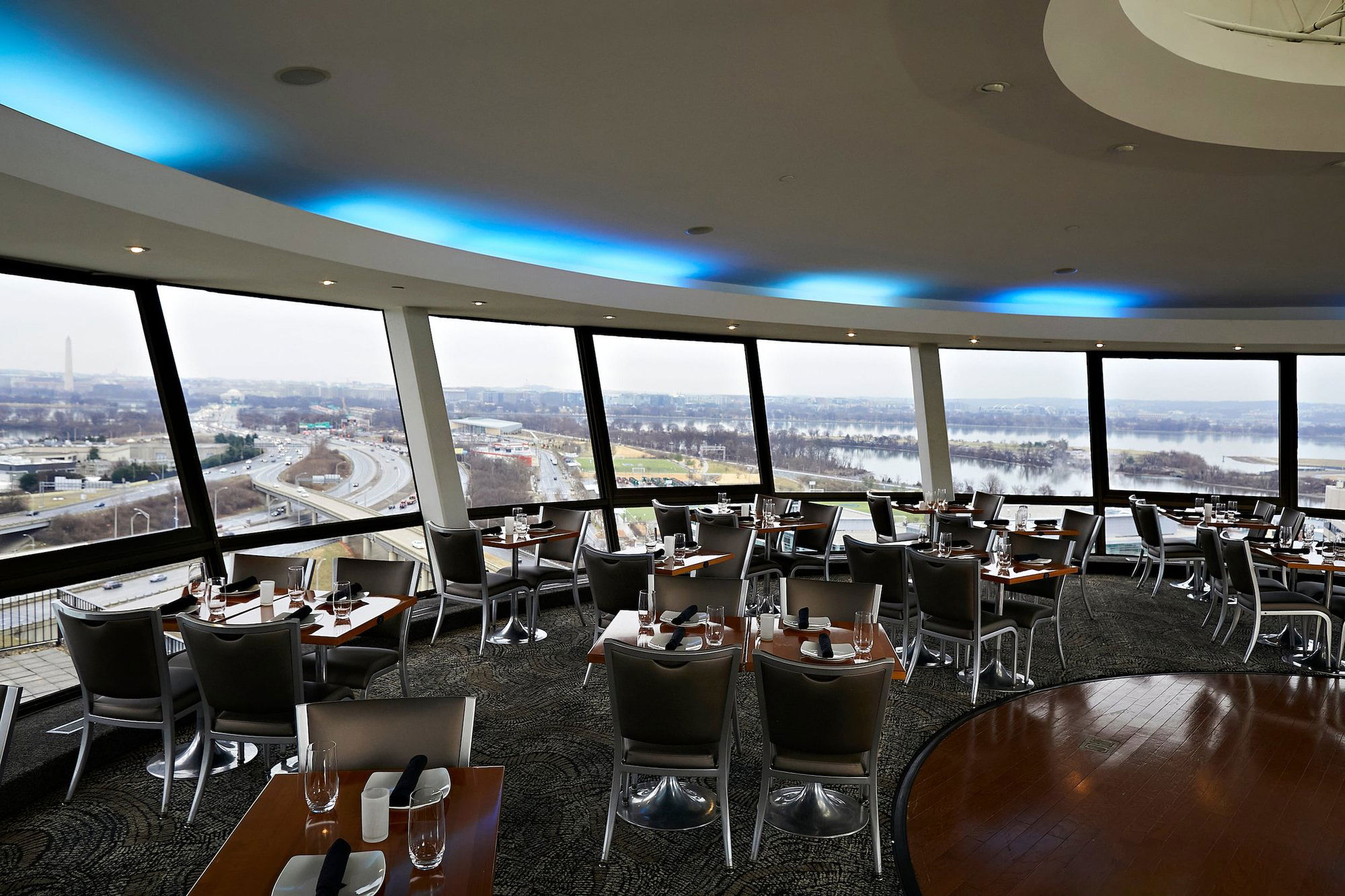 Skydome Restaurant, Restaurant in Arlington