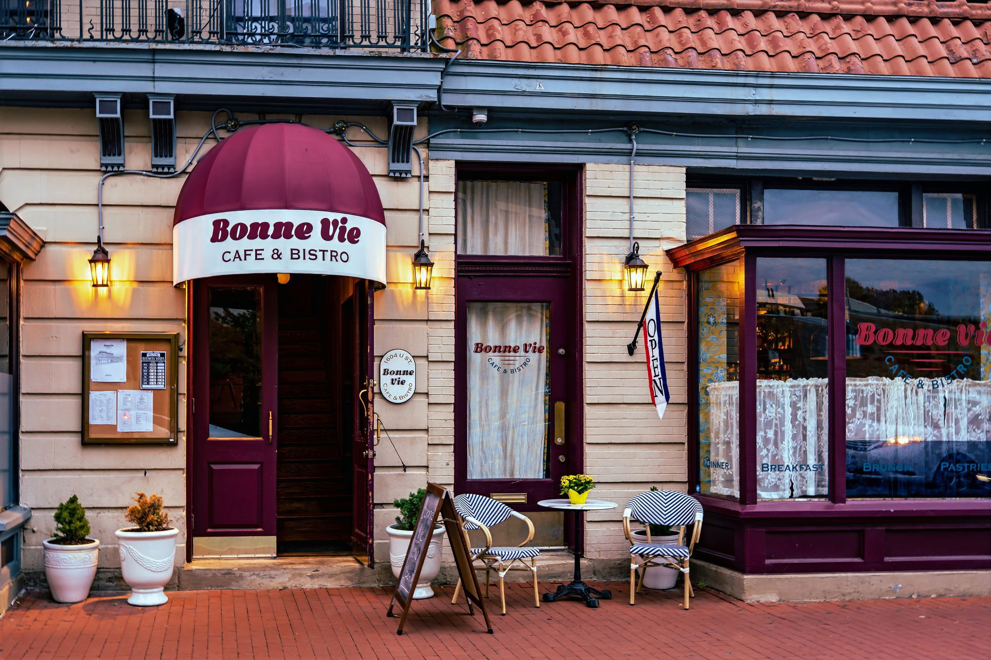 Bonne Vie Cafe & Bistro, Restaurant in Washington DC