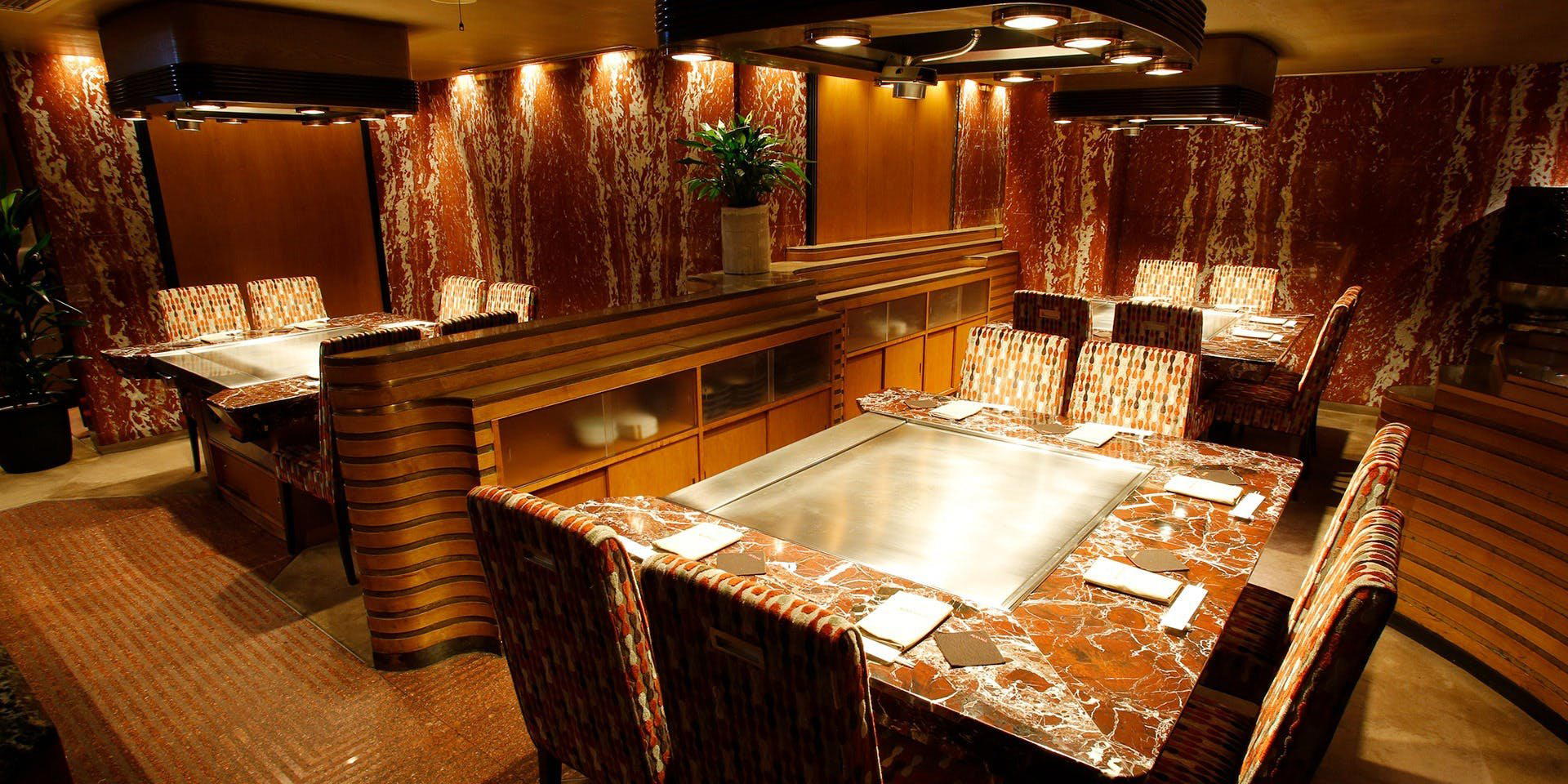 Mon cher ton ton (六本木 モンシェルトントン) restaurant in Tokyo, Japan