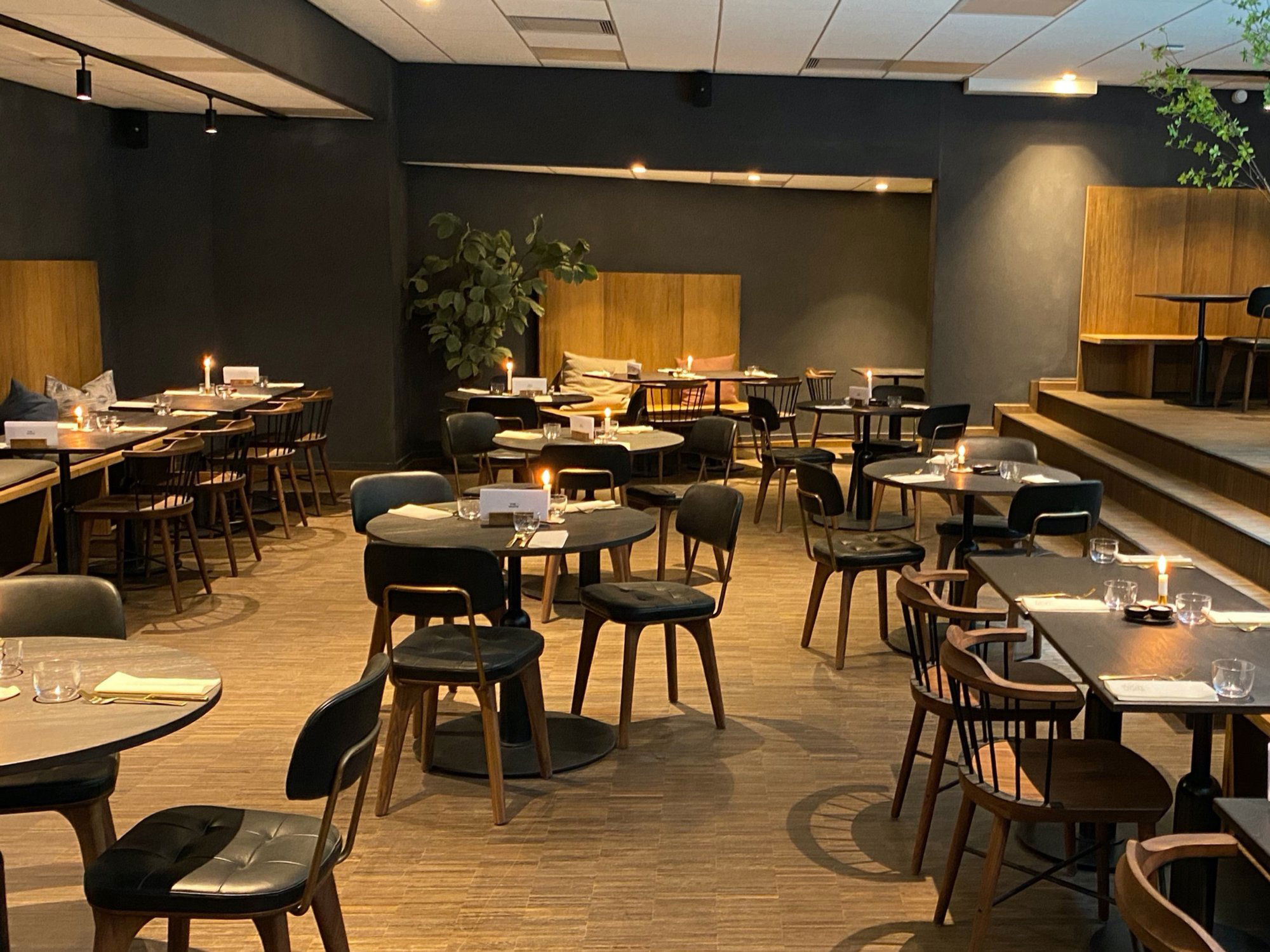 The White restaurant, Restaurant in Paris