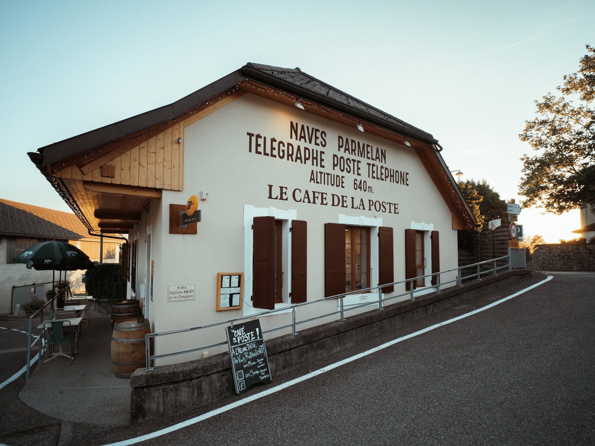 Le Café de la Poste, Nâves-Parmelan, France