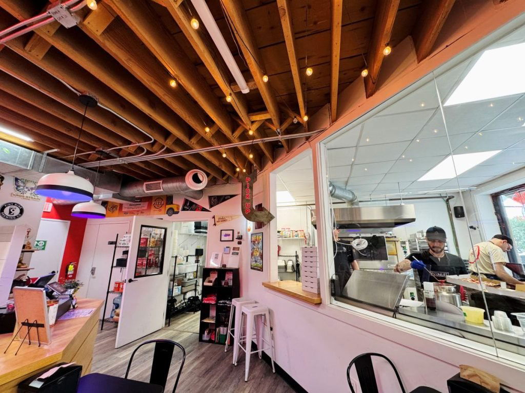 Izzy's Pizza Bus, Restaurant in Omaha