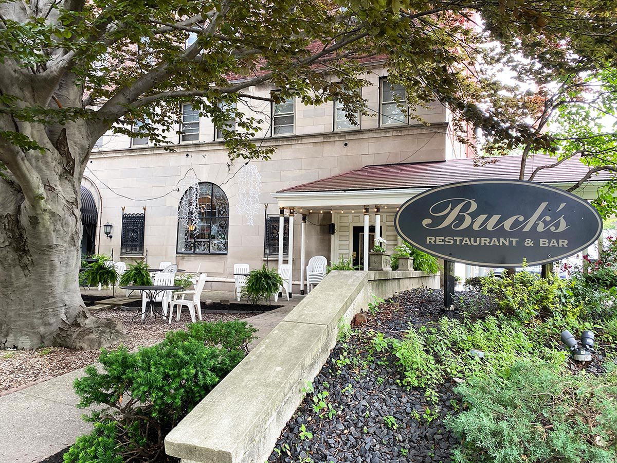 Buck's Restaurant, Restaurant in Louisville