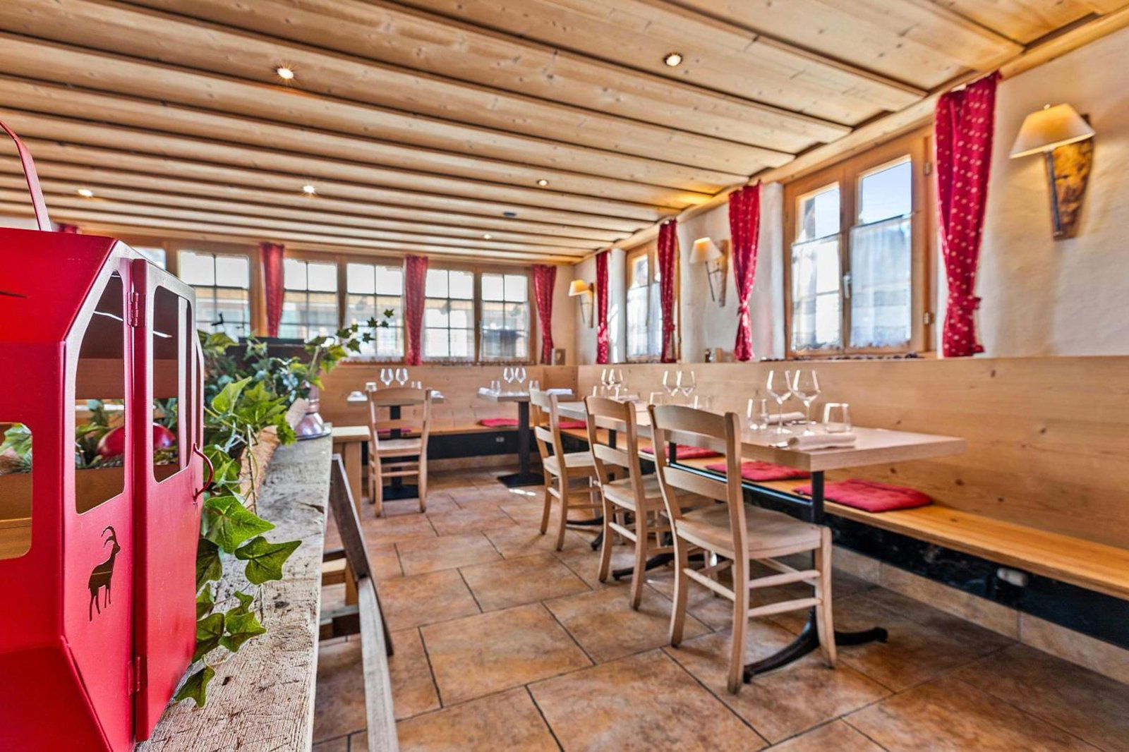 L'Auberge de L'Ours, Restaurant in Vers La Eglise