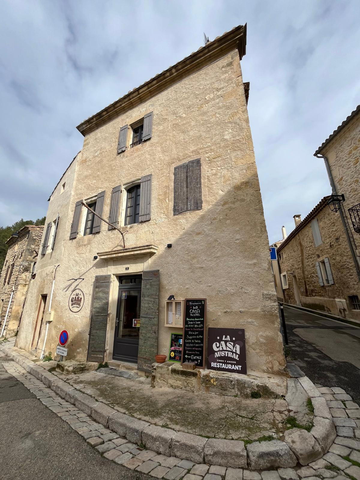 LA CASA AUSTRAL restaurant in Boulbon, France