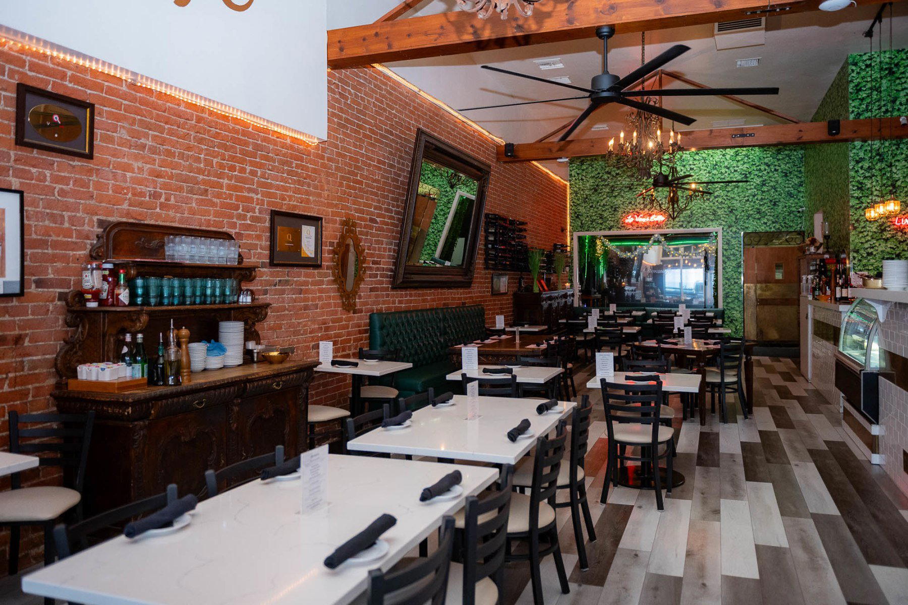 Operacaffe restaurant in San Diego, United States