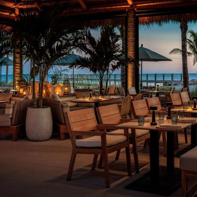 TIDES BAR + GRILL restaurant in Canouan Island