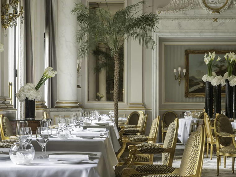 Le Cinq - Four Seasons Hôtel George V, Paris, France