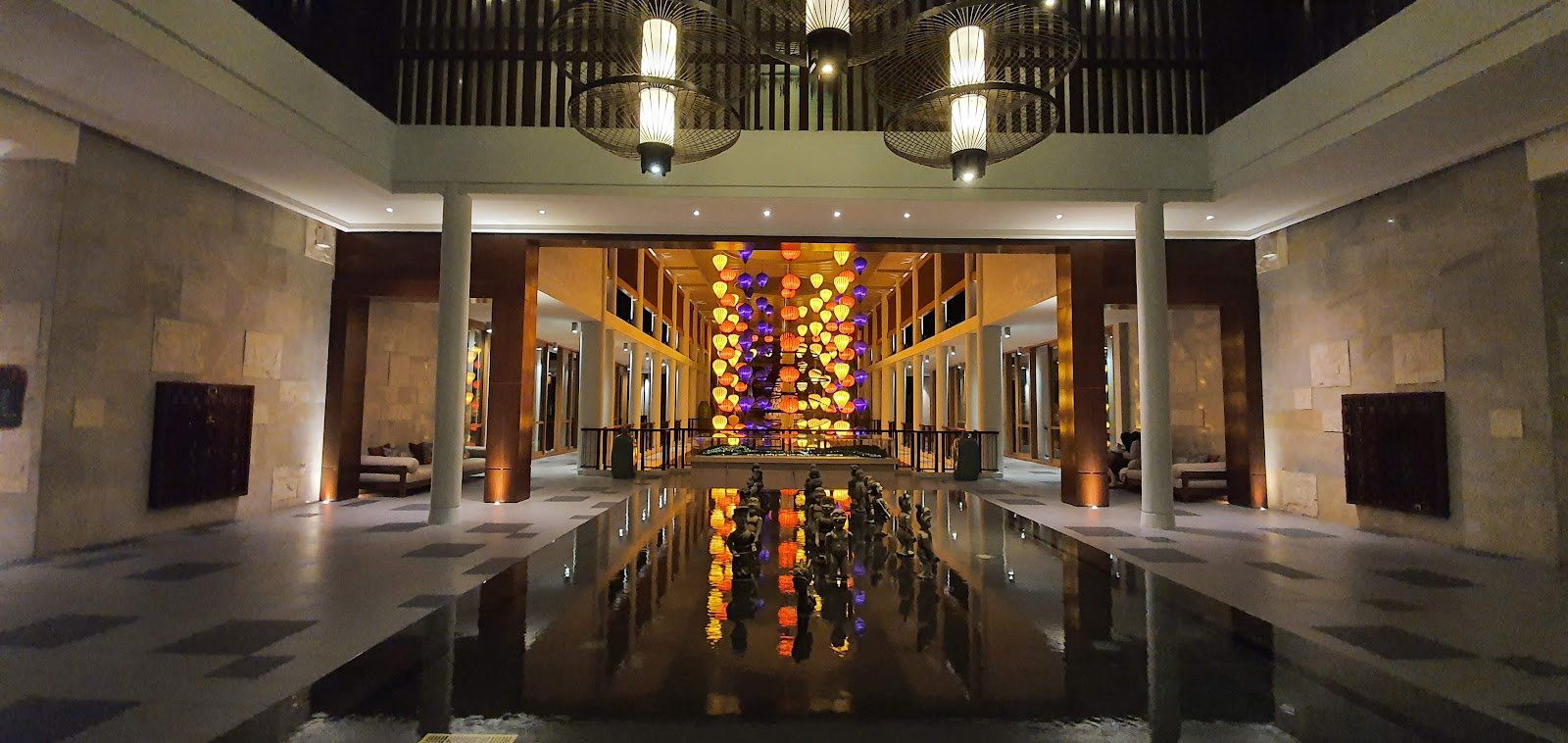 Moomba, Restaurant in Lăng Cô