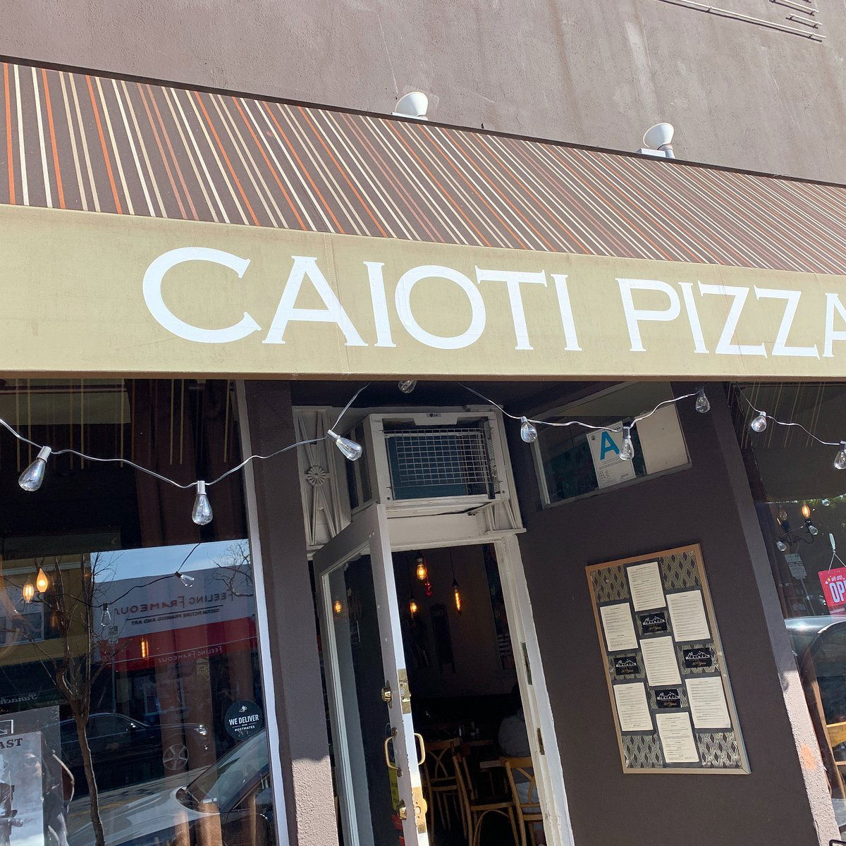 Caioti Pizza Cafe, Restaurant in Studio City