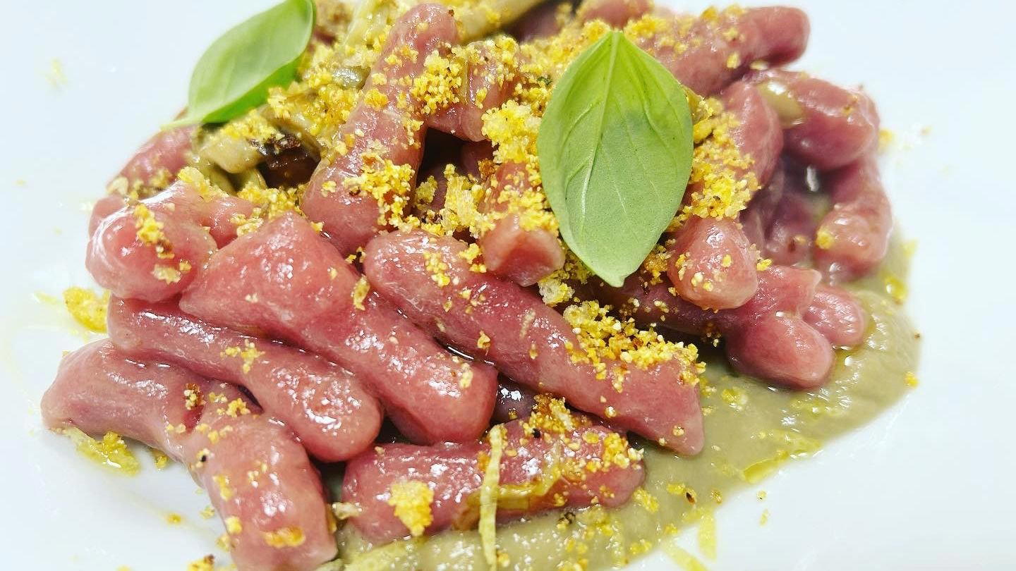 Lo Famo Sano restaurant in Pomigliano D Arco, Italy