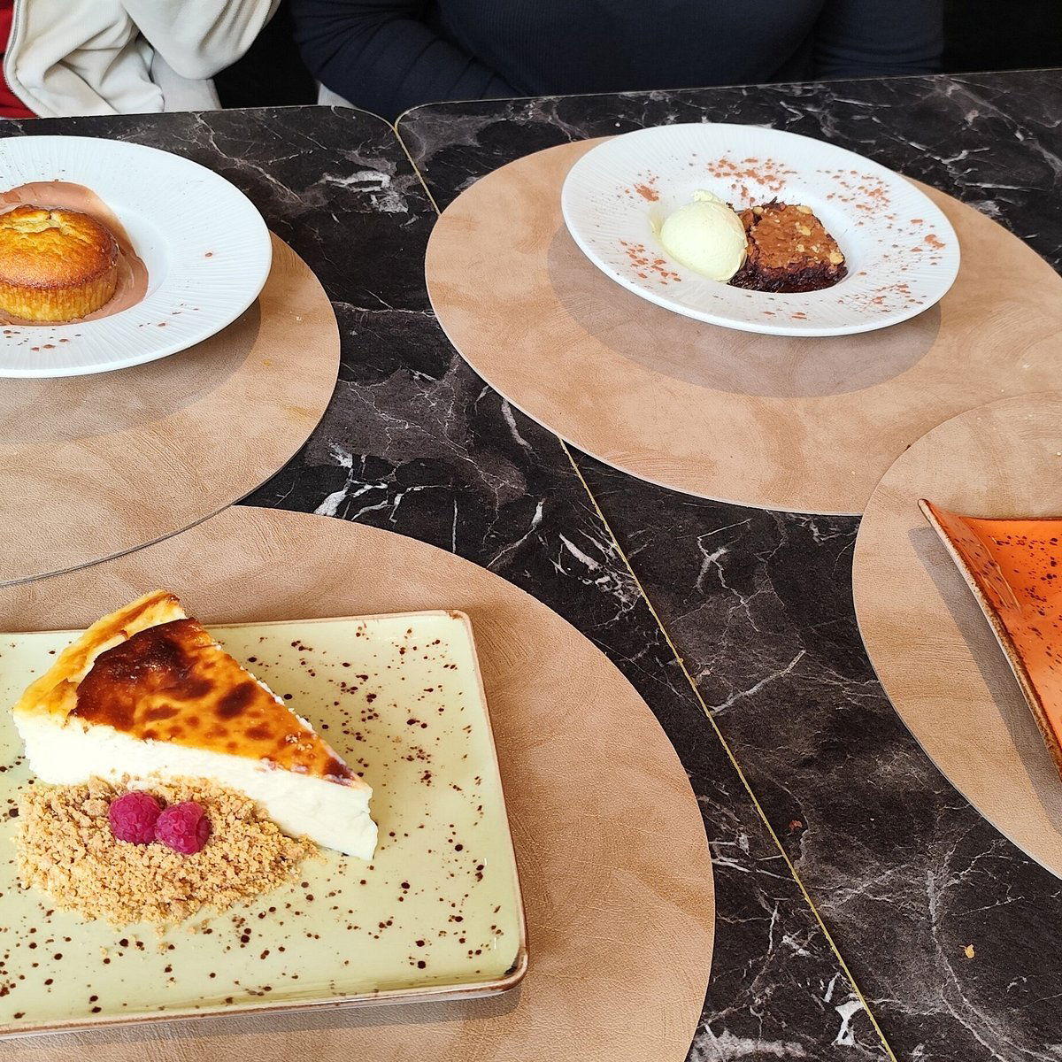La Gruta Valdebernardo, Restaurant in Madrid