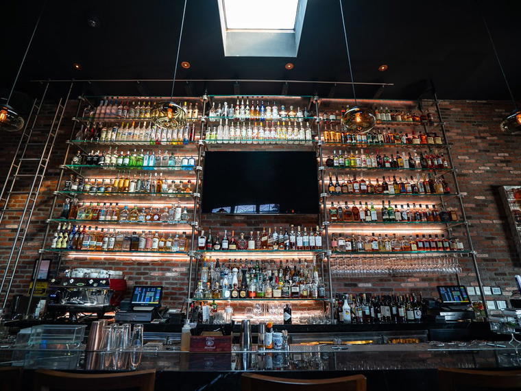 Della Terra, Los Angeles, United States
