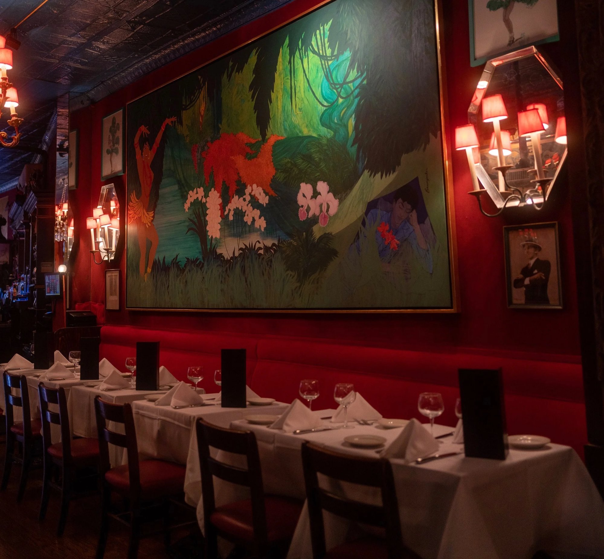 Chez Josephine, Restaurant in New York City