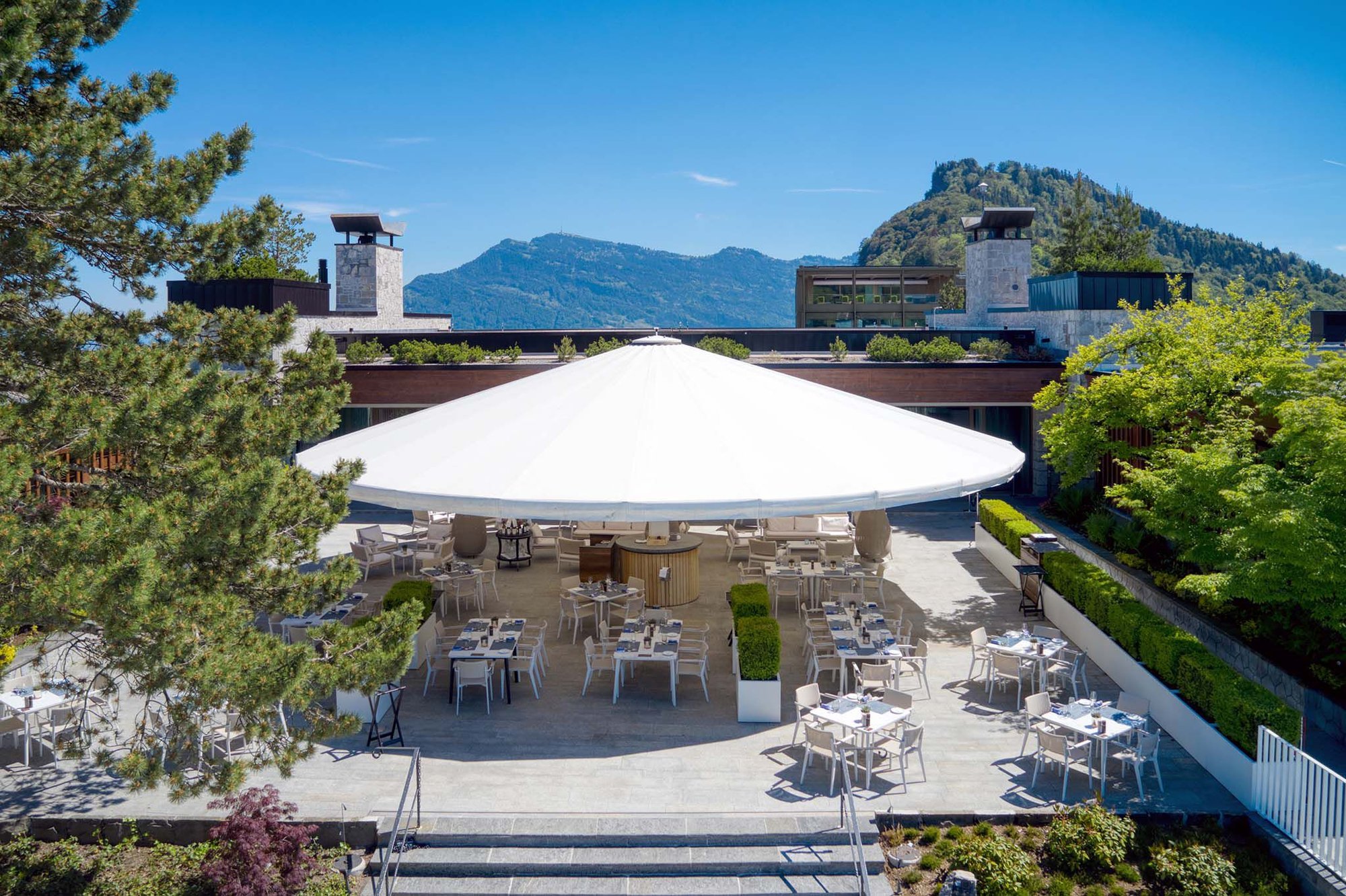 Oak Grill & Pool Patio restaurant in Obbürgen, Switzerland