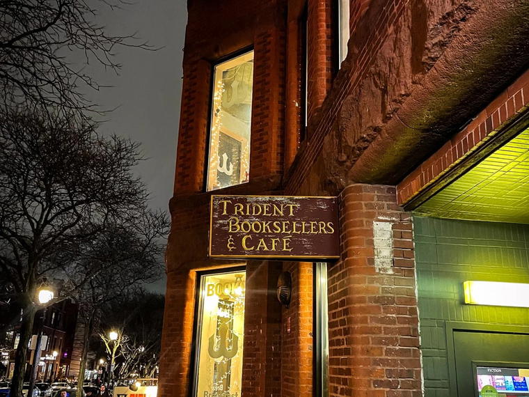 Trident Booksellers & Cafe, Boston, United States