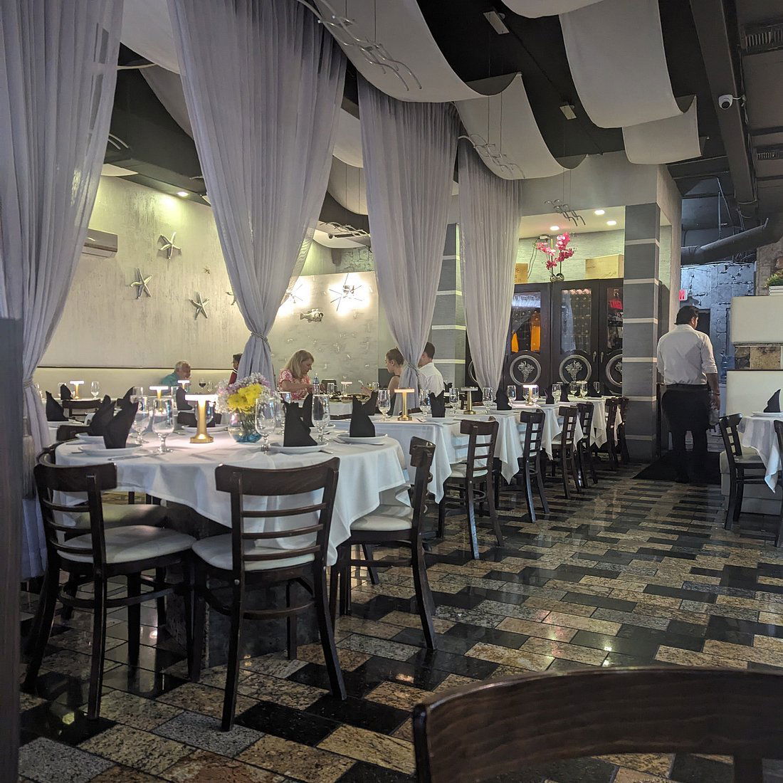 Fifi's on the Beach, Restaurant in Miami Beach