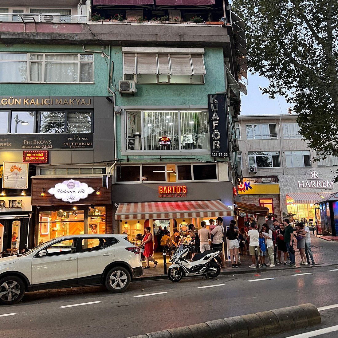 Barto's Burger Place | Çengelköy, Restaurant in Istanbul