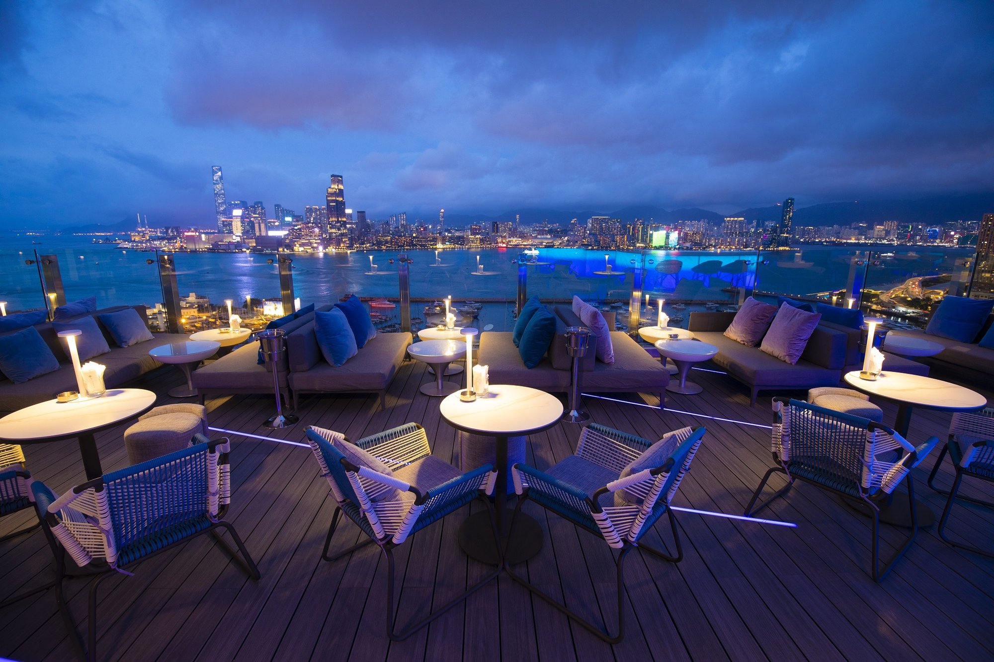 SKYE Roofbar & Brasserie restaurant in Hong Kong, Hong Kong