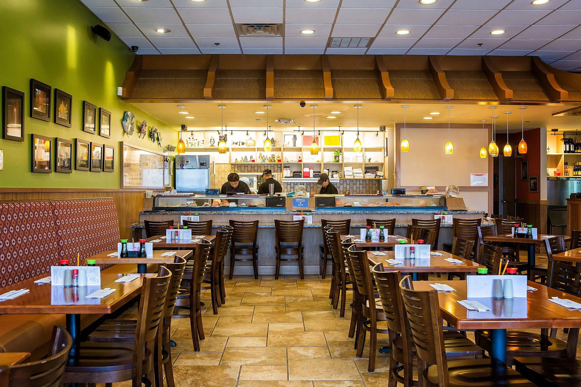 Peter's Sushi & Thai, Restaurant in Brentwood