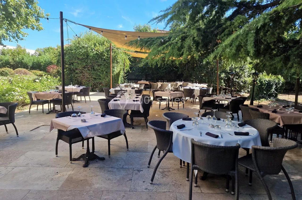 Mas de l'Echanson restaurant in Chateaurenard, France