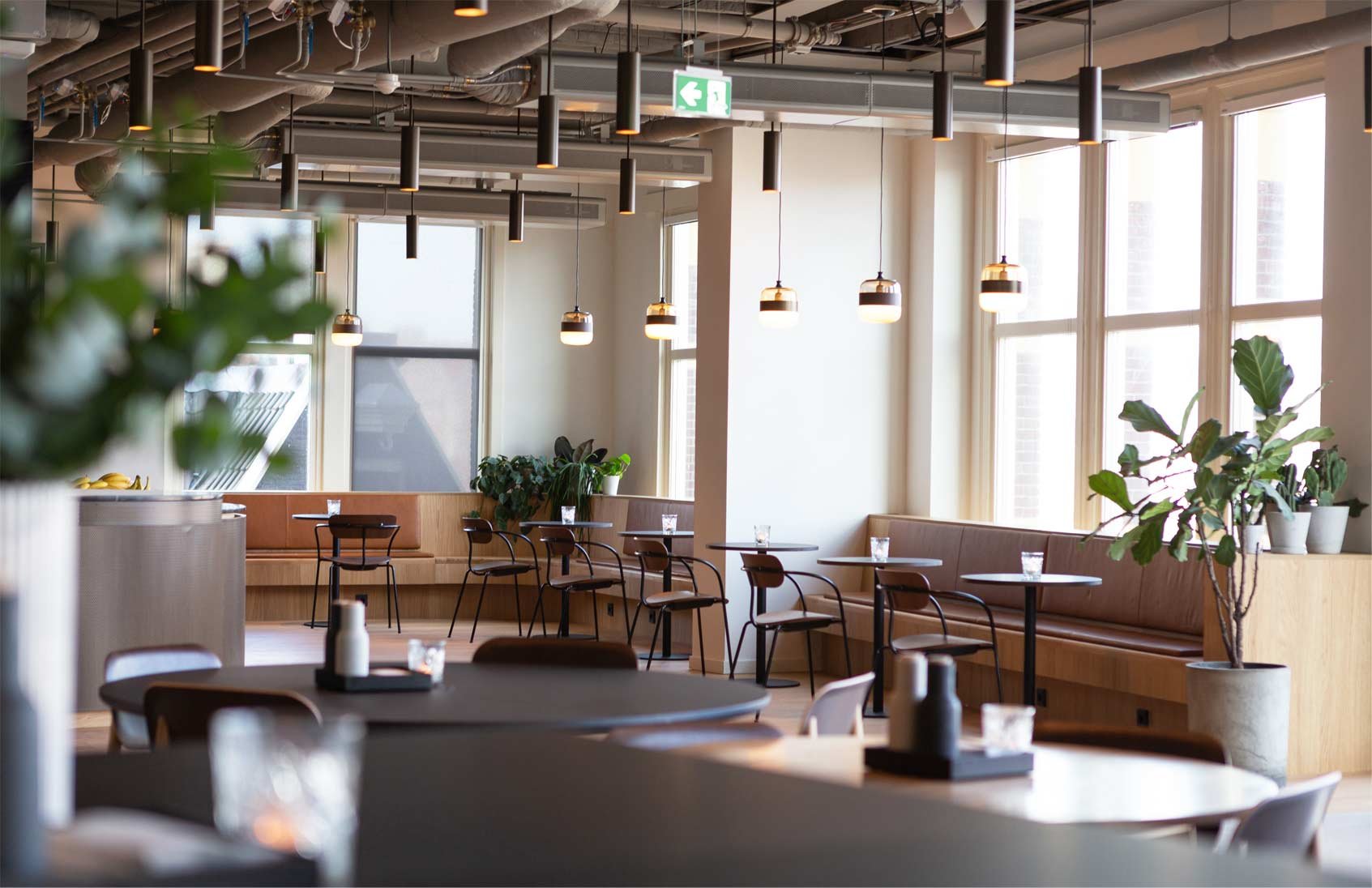 Momi's Kitchen restaurant in Waldorf, United States