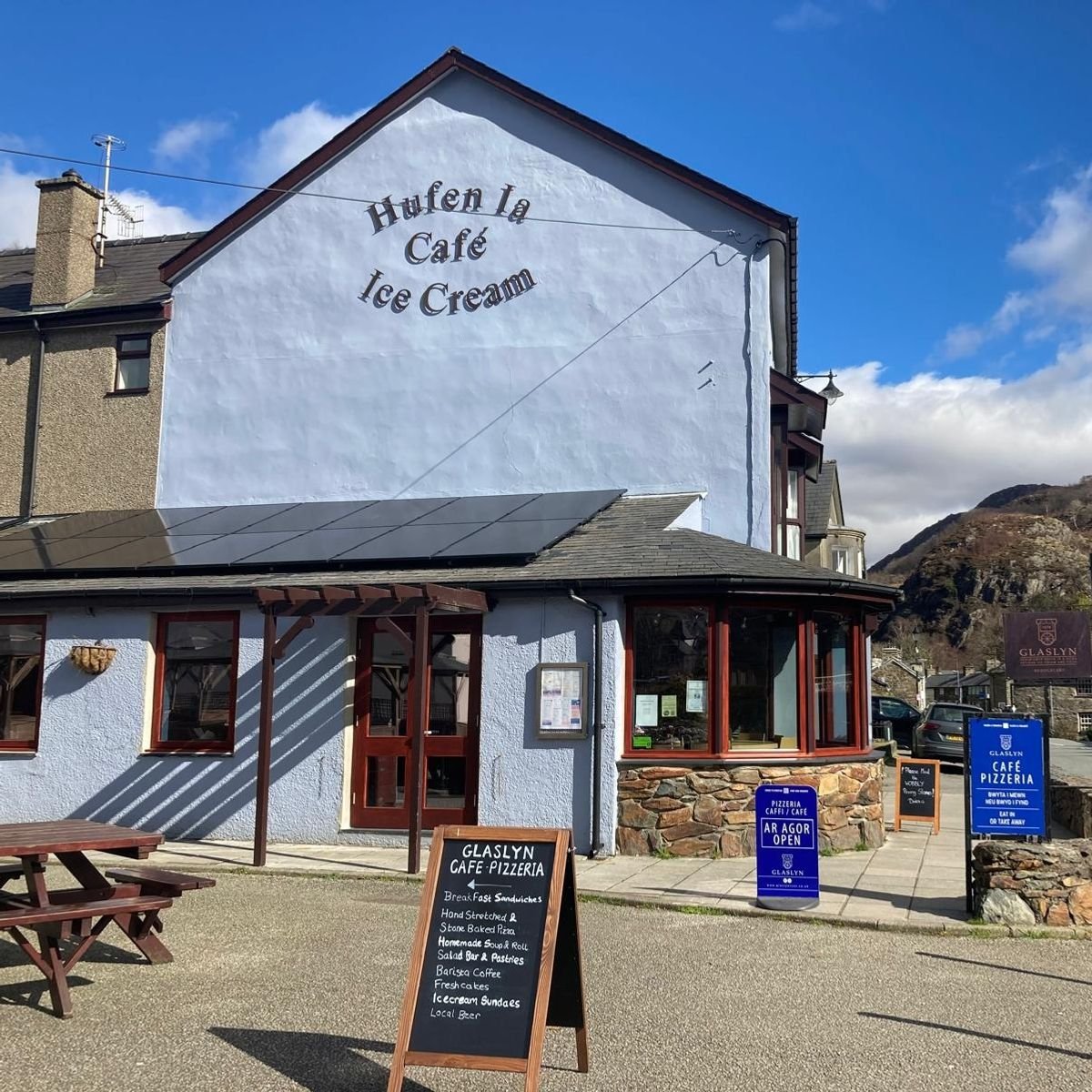 Glaslyn restaurant in Beddgelert Community
