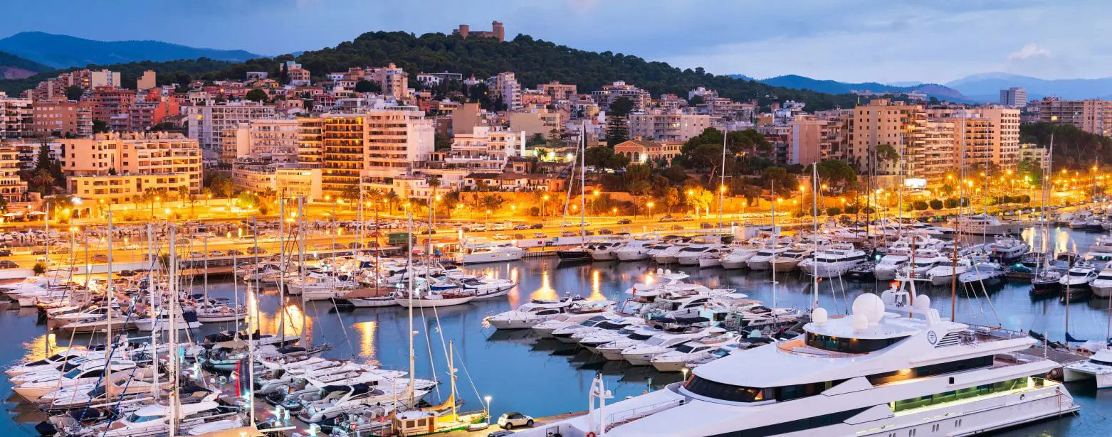 Lounge Club de Mar, Restaurant in Palma