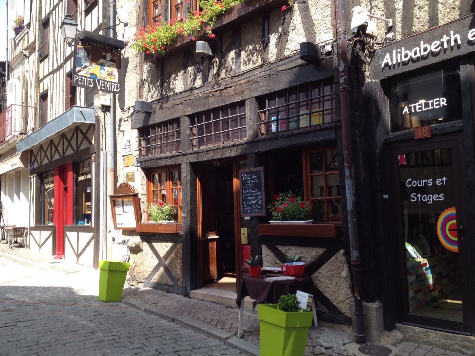 Les Petits Ventres restaurant in Limoges, France