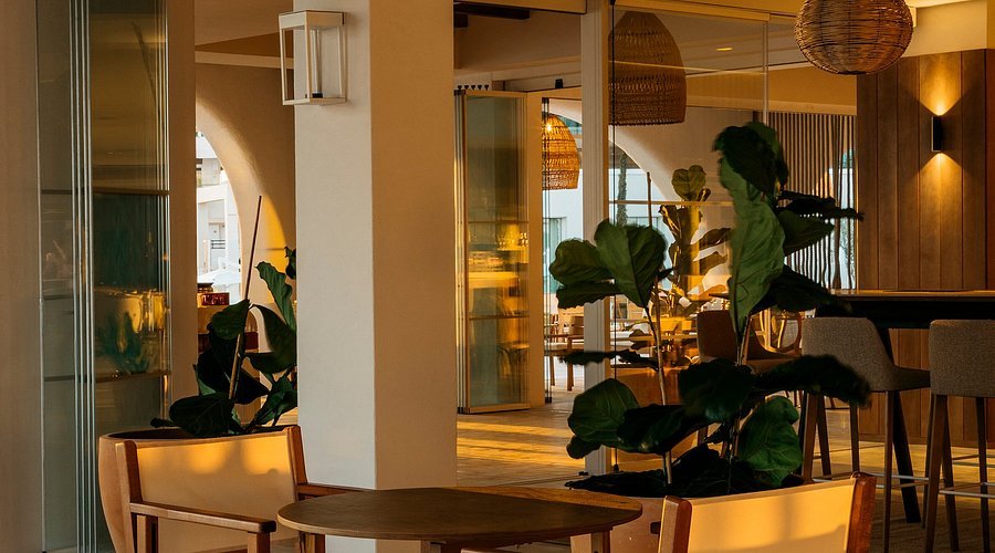 Nivi Restaurant & Pool Bar