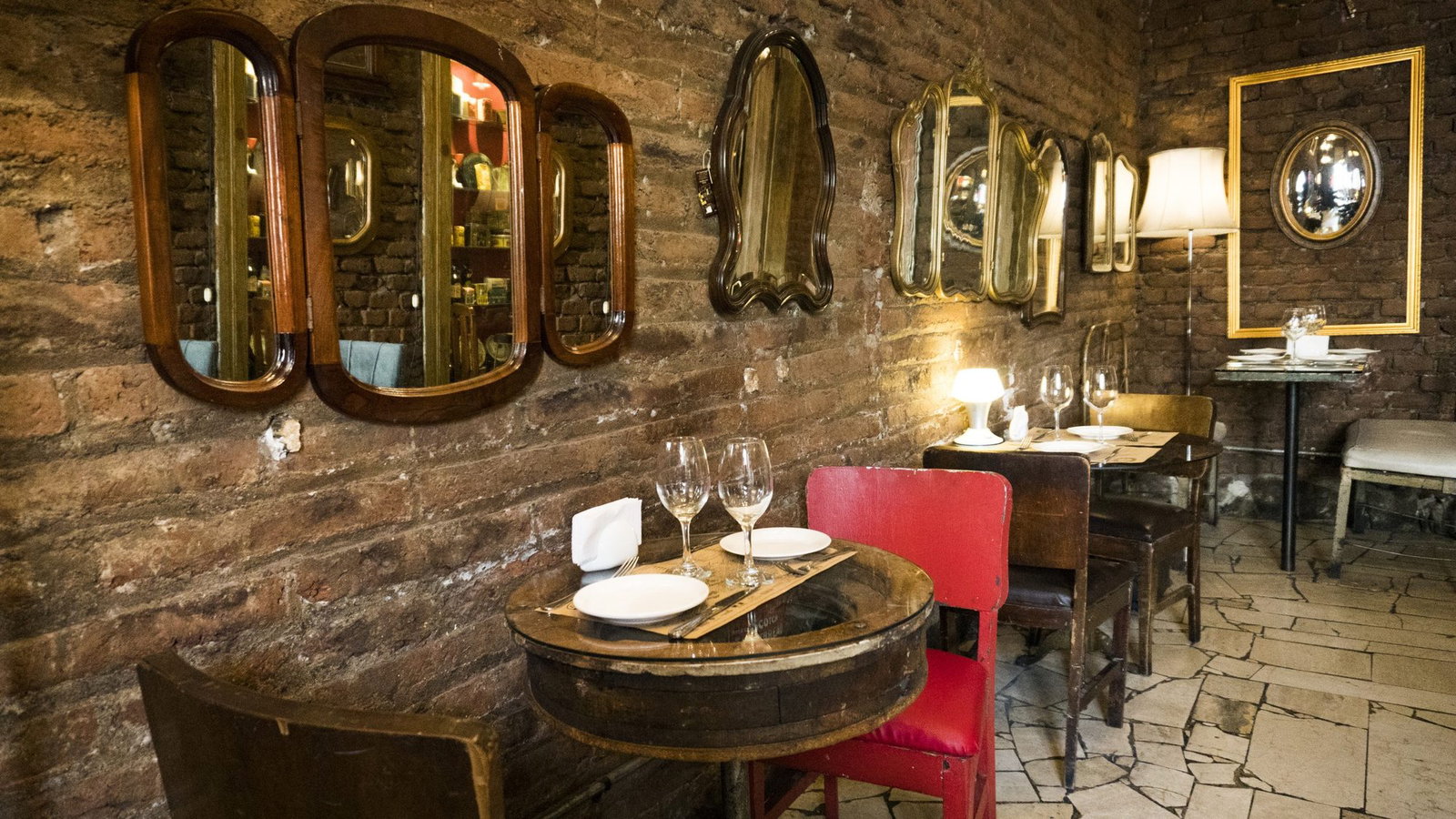 Restaurante Peluquería Francesa - Boulevard Lavaud - Barberia Patrimonial Barrio Yungay, Santiago, Chile