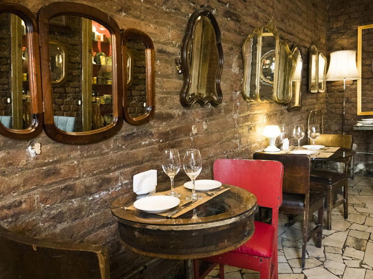 Restaurante Peluquería Francesa - Boulevard Lavaud - Barberia Patrimonial Barrio Yungay, Santiago, Chile