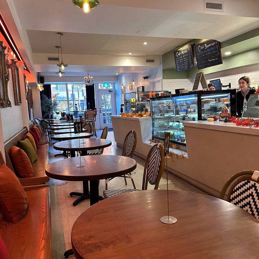 Café de Madrid restaurant in Oakville, Canada