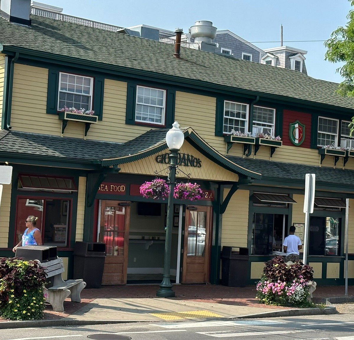 Giordano's Restaurant, Inc, Restaurant in Oak Bluffs