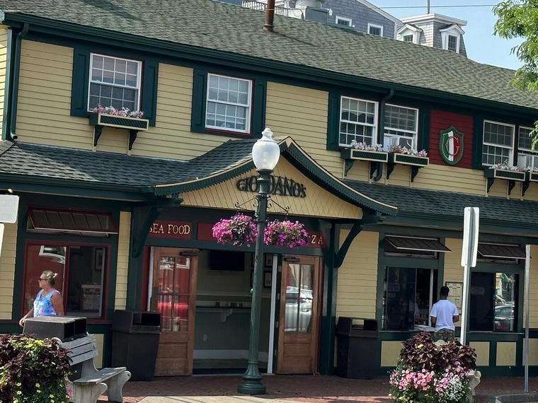 Giordano's Restaurant, Inc, Oak Bluffs, United States