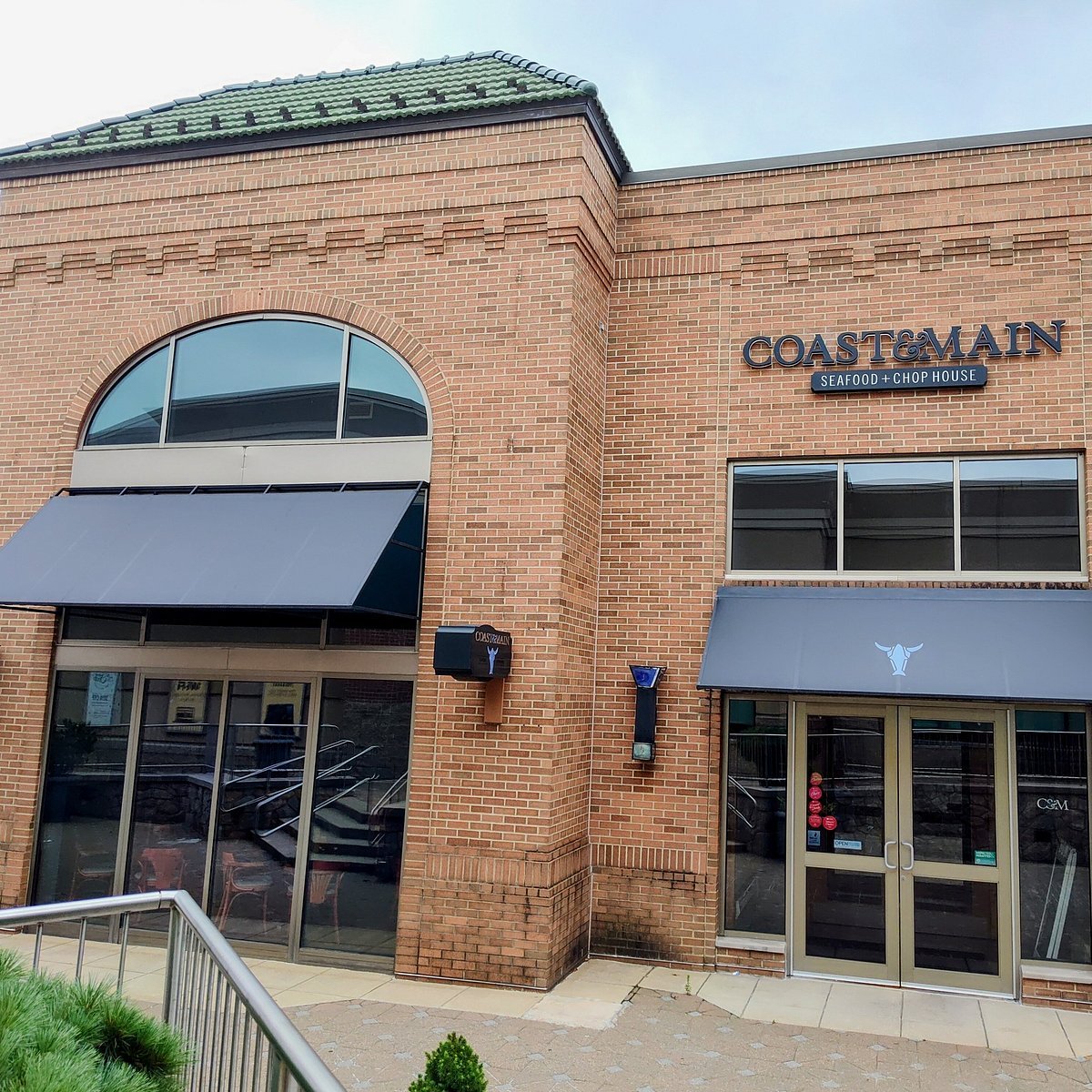 Coast and Main Seafood and Chophouse restaurant in Monroeville