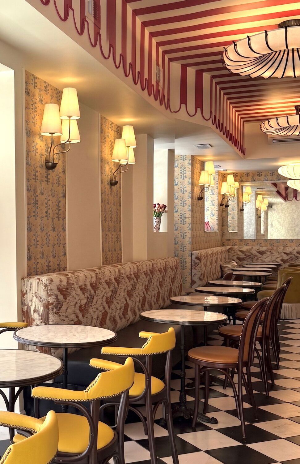 Known Associates Cocktail Bar, Restaurant in Philadelphia