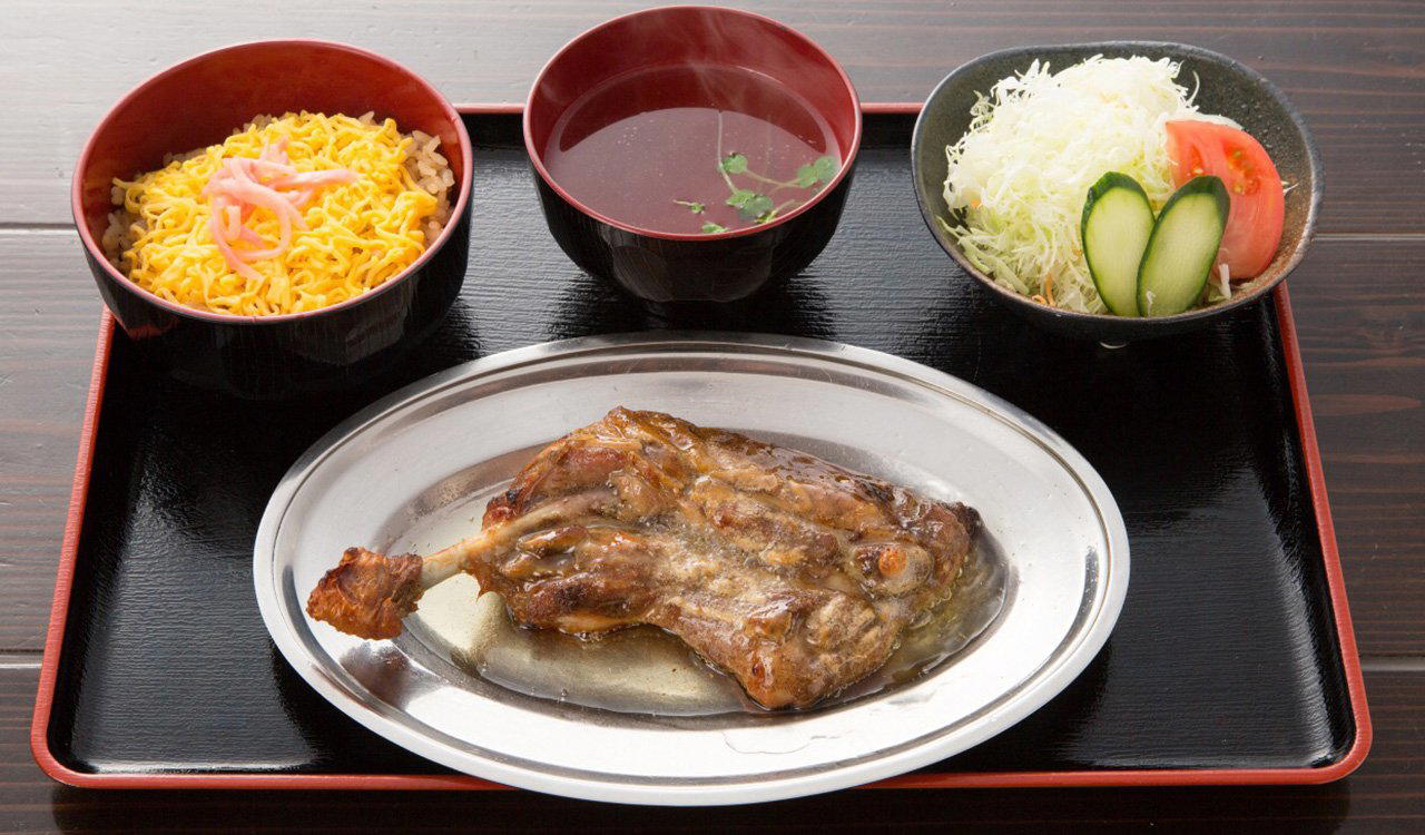 琴平酒房 焼鳥・骨付鳥 田中屋, 琴平町, Japan