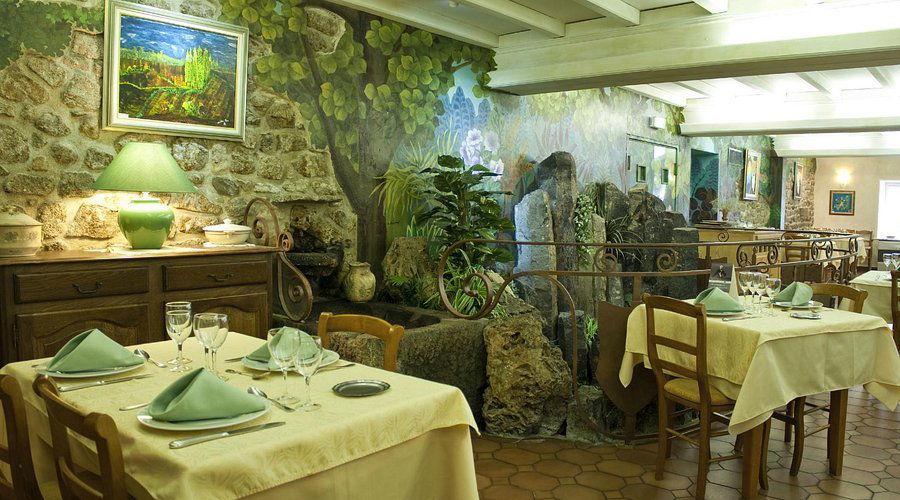 Au Pont de Raffiny, Restaurant in Saint-Romain