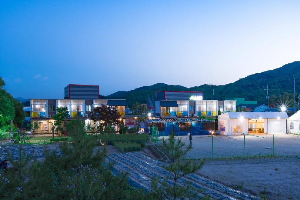 에버리움펜션 restaurant in Cheoin, South Korea